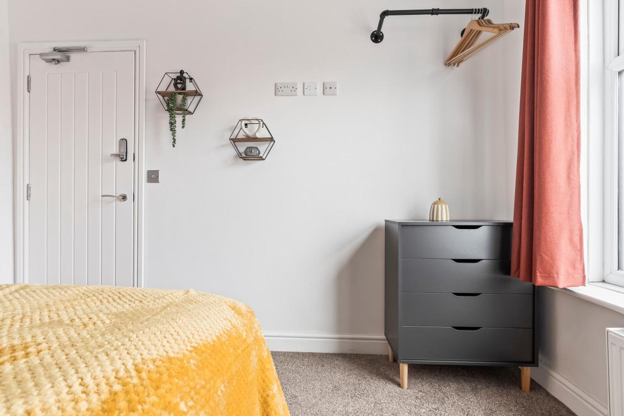 4 Bedroom, 2 Bath In Newcastle Town Centre Экстерьер фото